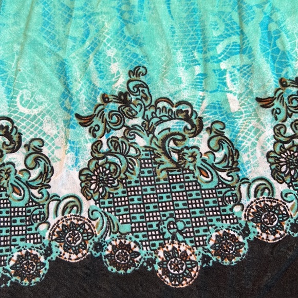 Sleeveless extra large, gorgeous dress by romantic sini has multi colors - Picture 9 of 11